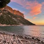 Un Balcon, Au Coeur Du Village